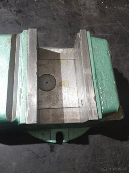 Strojní svěrák 200mm - 6