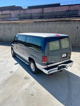 V10, Ford E350, obsah 6,7 litru, 7 místné - 6