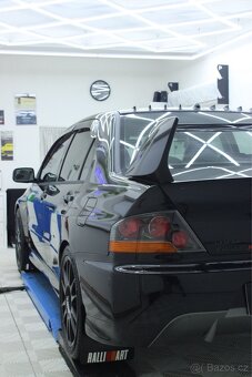 Mitsubishi Lancer Evolution 9 MR - 6