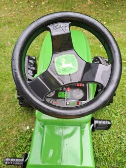 Šlapací traktor John Deere - 6