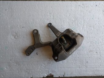 Silentblok drzak motoru Kia Xceed ceed Hyundai i 21810-J7200 - 6