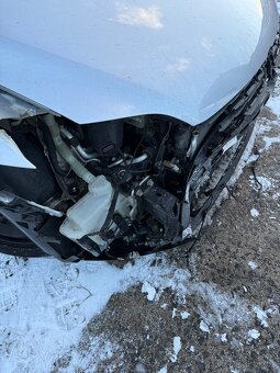 Golf 6 plus 2010 1.2 tsi bouraný na předek - 6