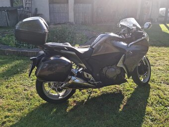 Honda VFR 1200 F - 6