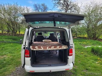 VW Caravelle T5, automat, 4×4, 8 míst , 2× šoupačky - 6
