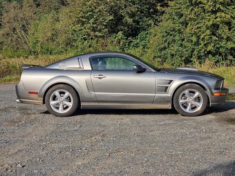 Ford mustang gt 2009 4.6 V8 manuál - 6