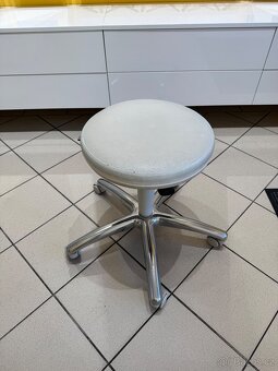 Zdravotní profesionální otočné židle, kožené. TOP STAV - 6