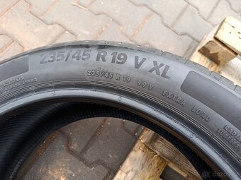 235/45/19 letní pneu continental - 6