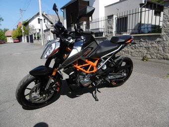KTM DUKE 125 - 2022 - 9466km - PERFEKTNÍ STAV - 6
