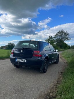 Volkswagen Golf 1.6 75kw - 6