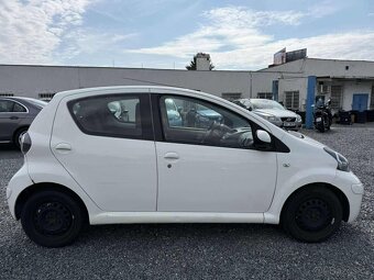 Toyota Aygo 1.0 50kw 2011 najeto 101km - 6