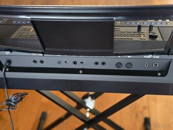 Workstation Yamaha PSR-SX700 + obal Gator GKB-61 + stojan - 6
