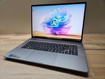 17" 165HZ DOTYKOVÝ_MSI CREATOR Z17HX_32GB_2TB_RTX 4070 8GB - 6