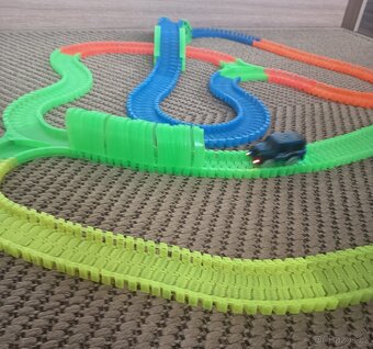 6m autodrahy + příslušenství - 6