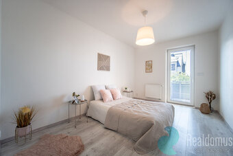 Prodej, byt 2 + KK, 65 m2, balkon, garážové stání, sklep, ul - 6