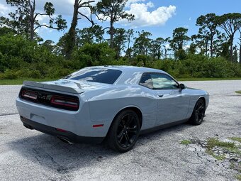 Dodge Challenger R/T 5.7 Hemi - 6