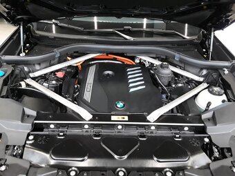 BMW X5 45e xDrive 3.0 290kW 4X4 X-Line / Vzduch / 2x ALU 19 - 6