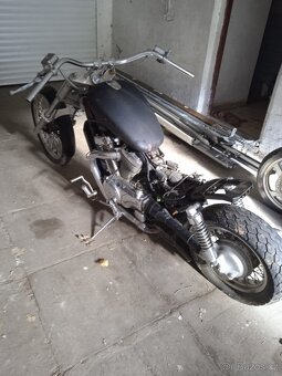 Suzuki Intruder 750 - 6