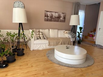 Samostatně stojící rodinný dům 284 m2 na pozemku 687 m2. - 6