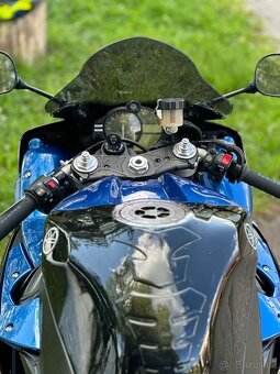 Yamaha YZF-R1 RN22 - 6