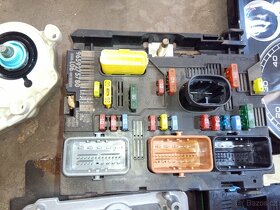 Peugeot 307 1.6 HDI 66KW kombi stříbrný rok 05 - 6