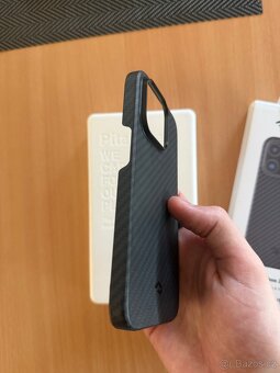 Karbonový kryt Pitaka MagEZ pro iPhone 14 Pro - 6