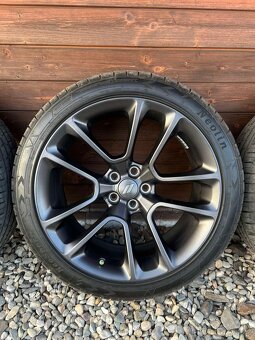 orig. alu kola Dodge Challenger R20 245/45/20 - 6