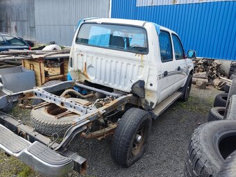 Toyota Hilux 2,4 TD. 66kw r.v 2000 - 6
