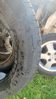 Prodám pneumatiky zimní. 215,17,R 16 T - 6