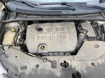 Avensis 1,6i 2011- - 6