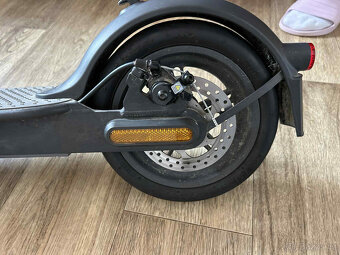 Elektrokoloběžka Xiaomi Electric Scooter Mi Essential - 6