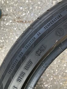 245/40/19 prodám 2 ks letních pneu - 6