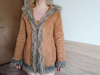 Dámský kožich s kapucí - 6