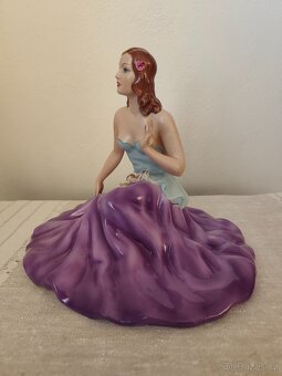 Royal dux žena so sukňou porcelánová soška - 6