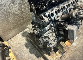 BMW F10 motor 3,0d N57D30B - 6