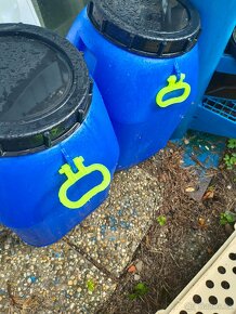 Sudy na vodu plast. 200 Ltr. 450Kč. Obsah 200Ltr. Plzeň. - 6