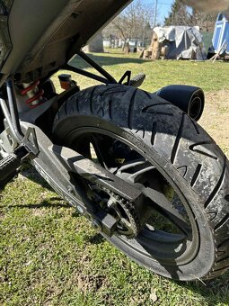 Honda CBR 125R (2012) – bouraná na předek , motor startuje - 6