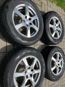 4x litá kola 5x114 R16, zimní pneu 80% - 6