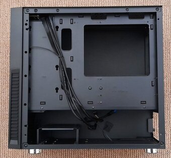 Herní PC skříň GENESIS TITAN 303 - 6