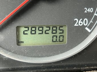 VW SHARAN modrá barva, 2003, nafta 1 896 cm3 85 kW - 6