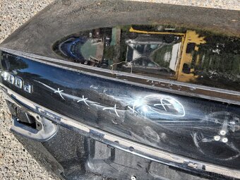 Mercedes e zadni viko kufru - 6