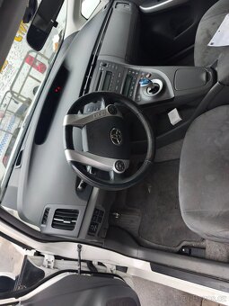 Toyota Prius 1,8 benzín hibrid 2009 - 6