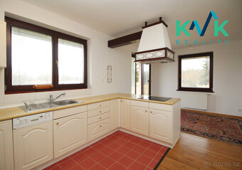 Nádherný rodinný dům u rybníka s pozemkem o rozloze 10355 m² - 6