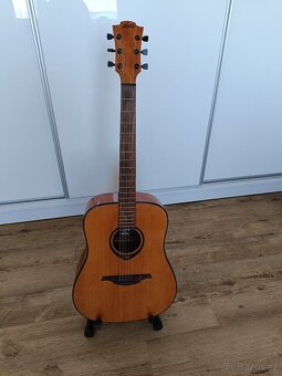 Kytara se stojanem - 6