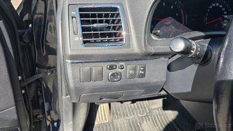 Toyota Avensis Combi 2.0 TDI nafta - 6