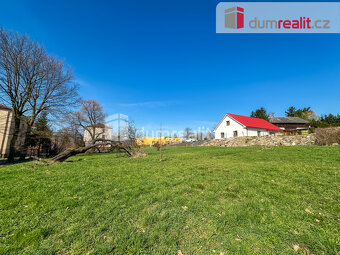 Prodej 3 pozemku k výstavbě RD každý o velikosti 700 m2, Vel - 6