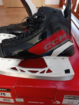 Prodám hokejové brusle CCM vel.11. - 6