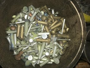 Šrouby a matice dle přiložených tabulek - 6