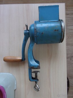 RETRO KUCHYŇSKÁ VÁHA 5,5kg a MLÝNEK NA STROUHANKU - 6