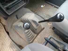 Nissan Navara 2,5D 59kW 1996 4x4 JEZDI, DILY nebo cely - 6