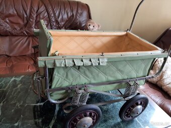 starý kočárek pro panenky osmipérák - 6
